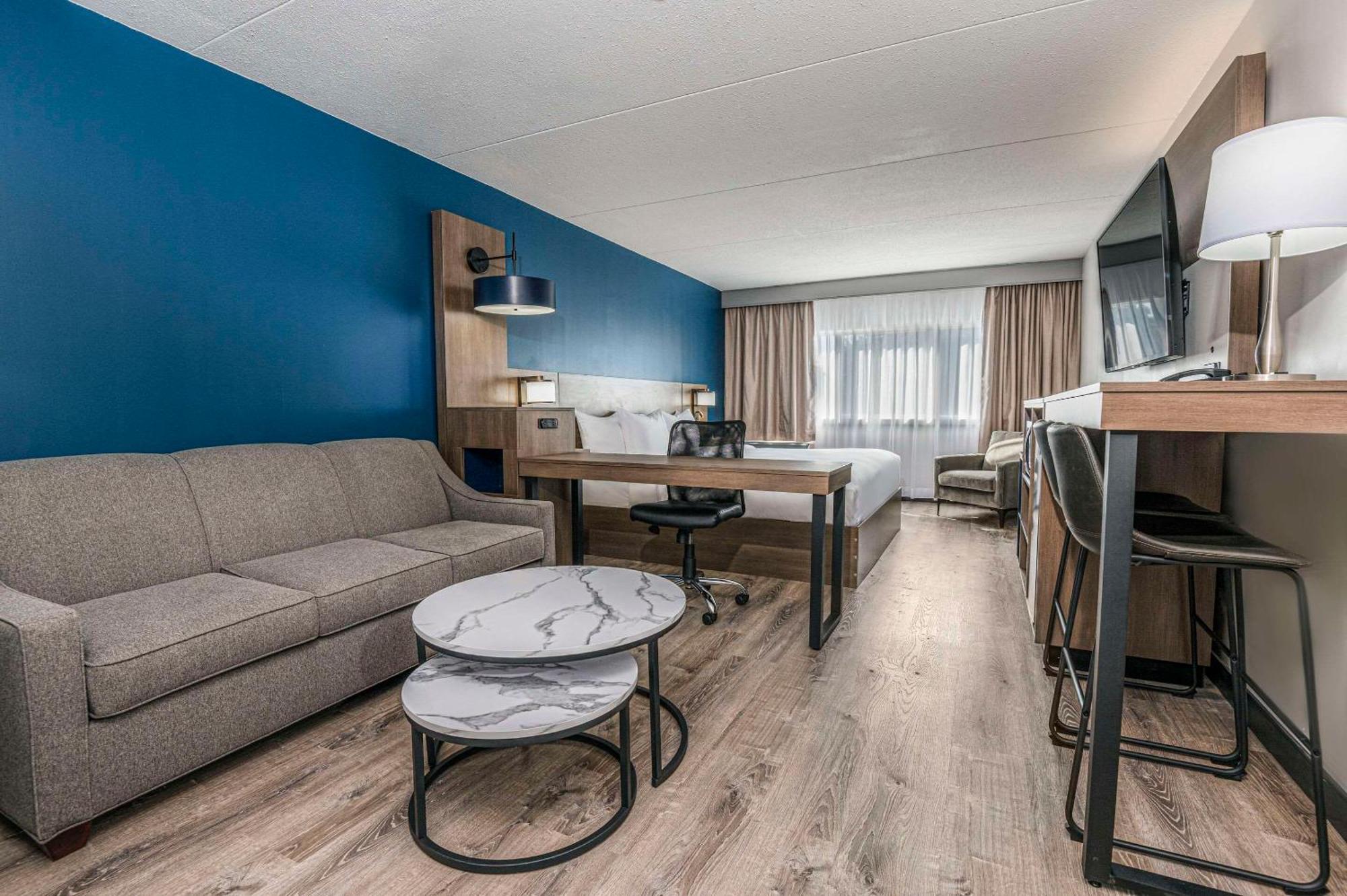 Comfort Suites Kingston Central Exteriér fotografie