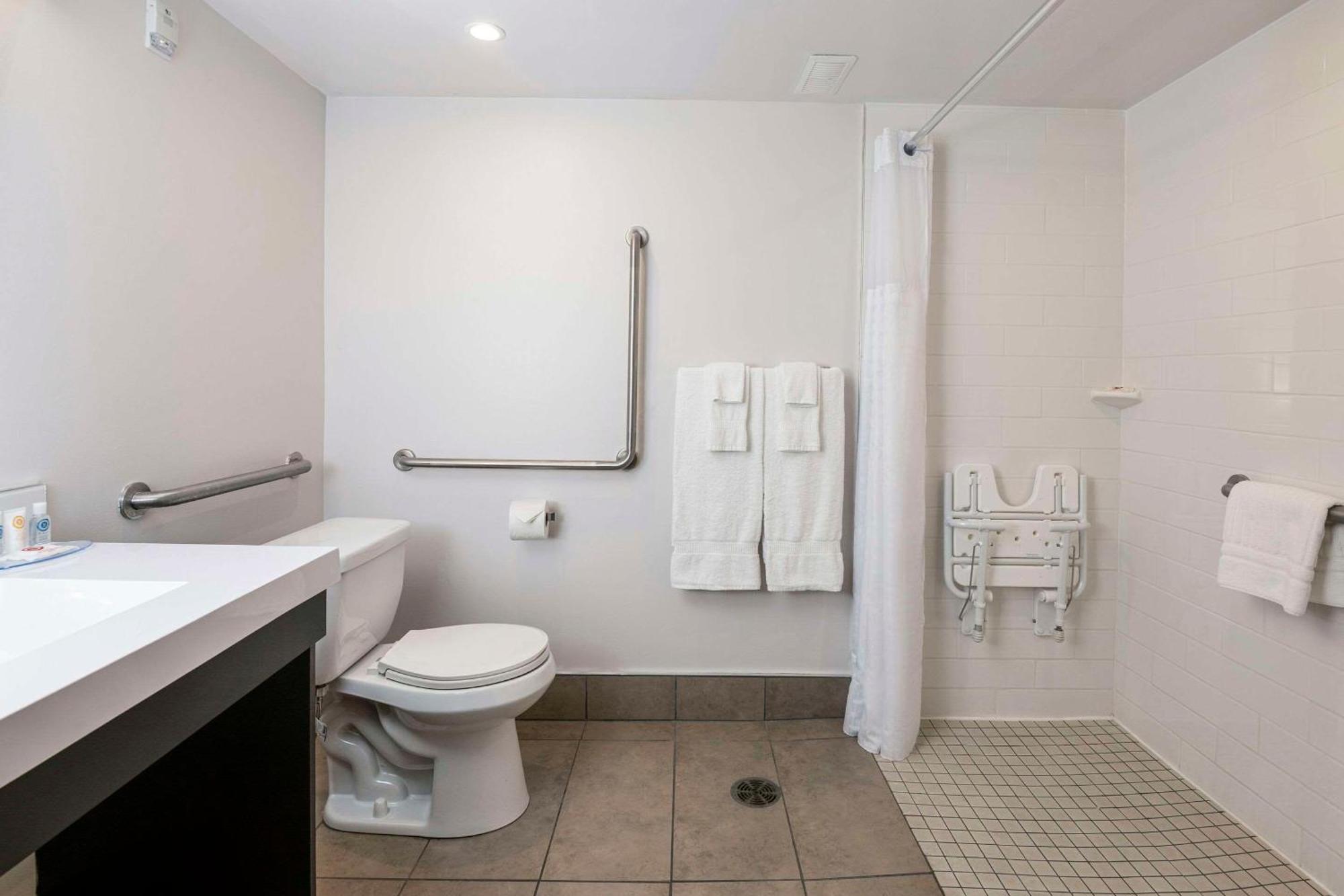 Comfort Suites Kingston Central Exteriér fotografie
