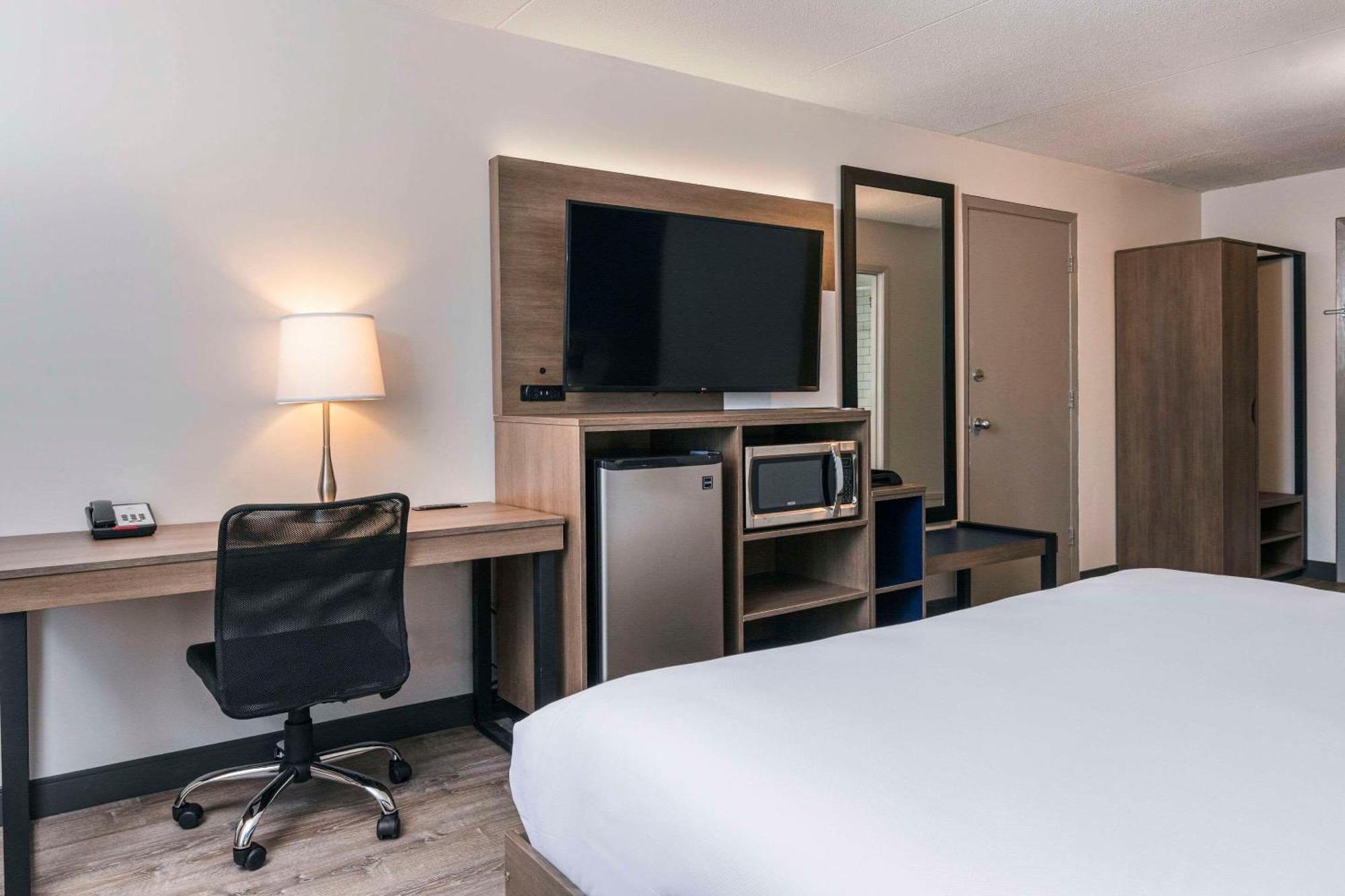 Comfort Suites Kingston Central Exteriér fotografie