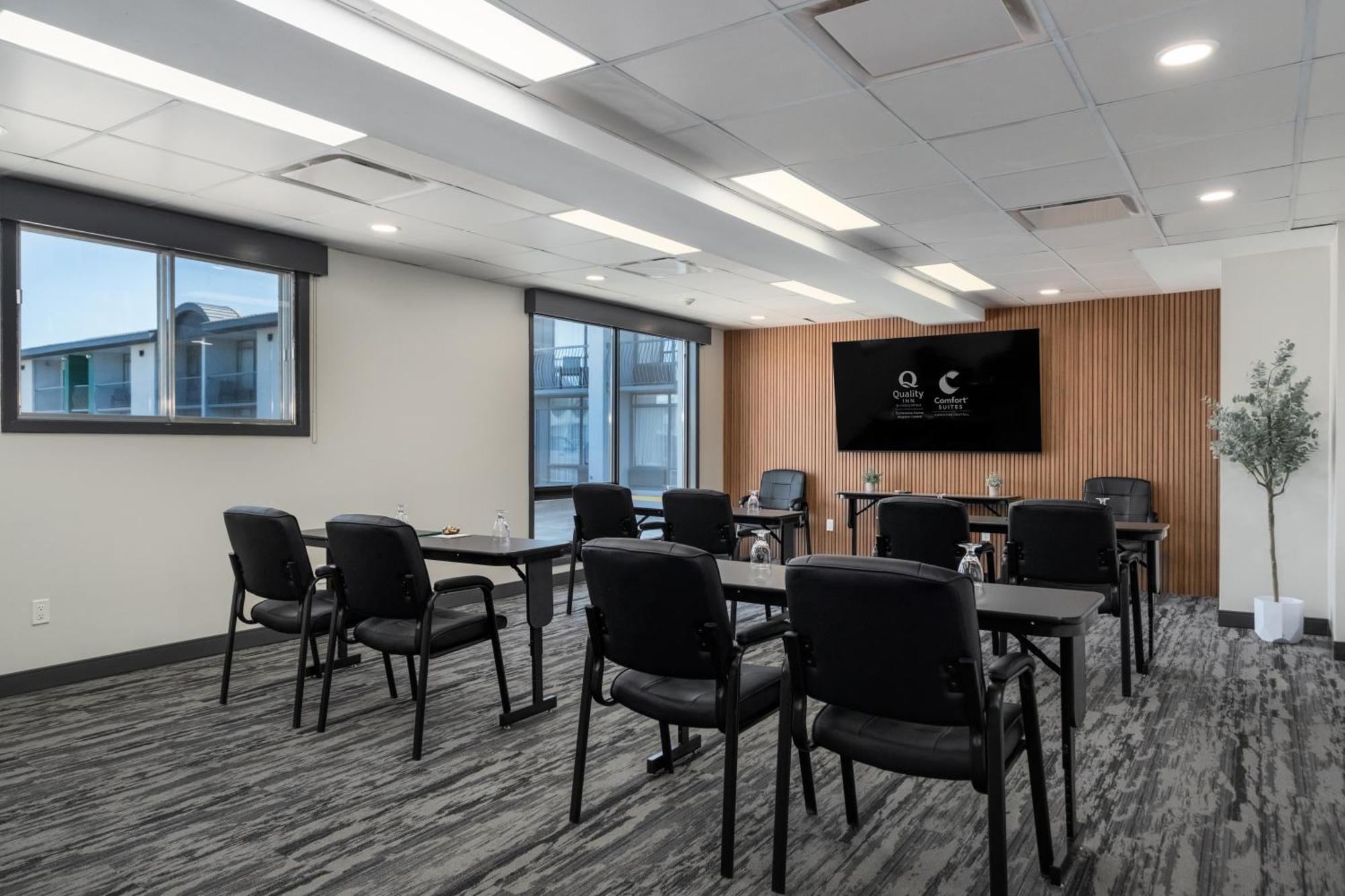Comfort Suites Kingston Central Exteriér fotografie